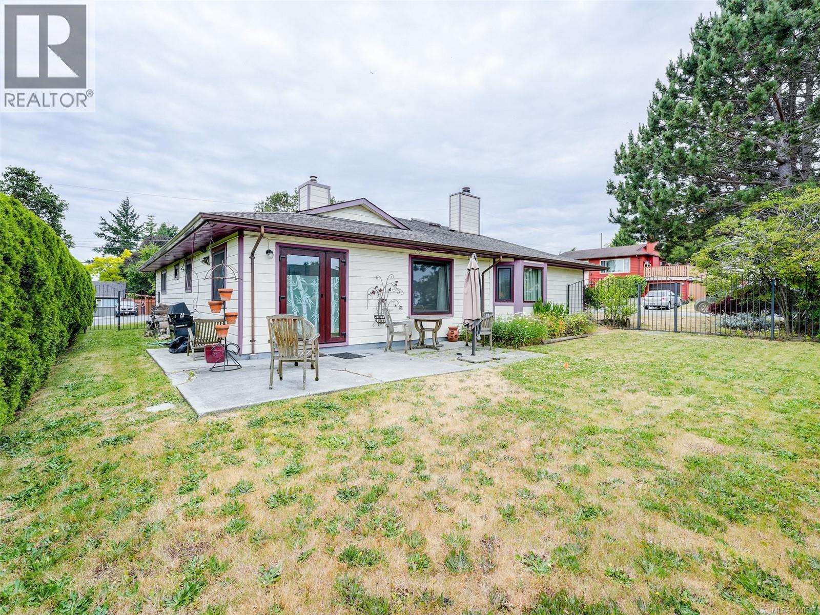 Photo 23 of 4039 Angeleah Pl, Saanich BC