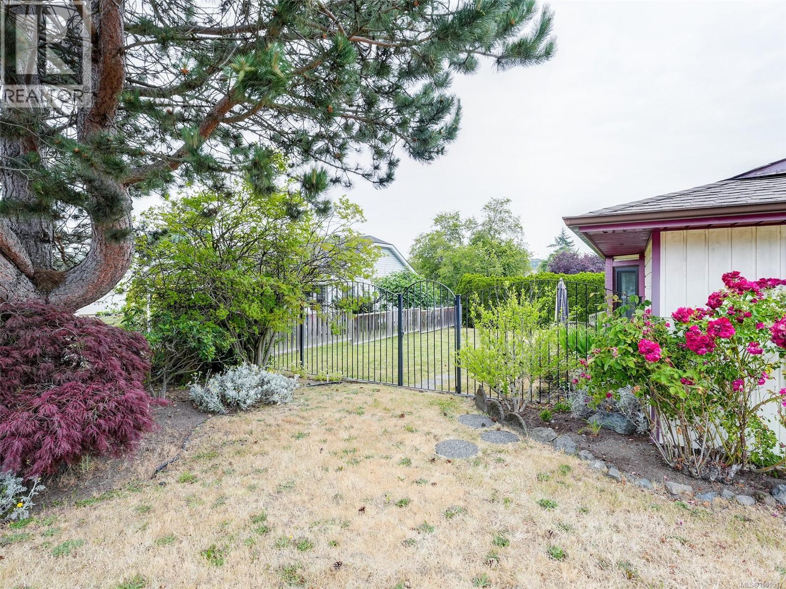 Photo 24 of 4039 Angeleah Pl, Saanich BC