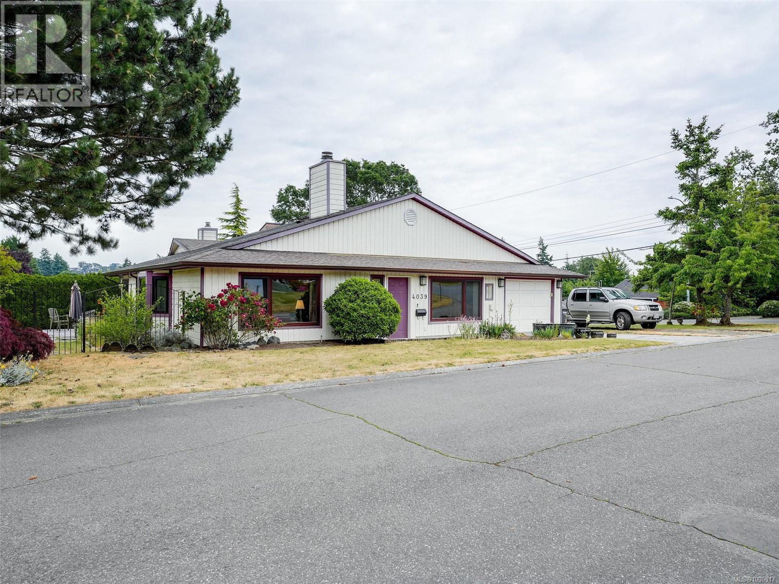 Photo 25 of 4039 Angeleah Pl, Saanich BC