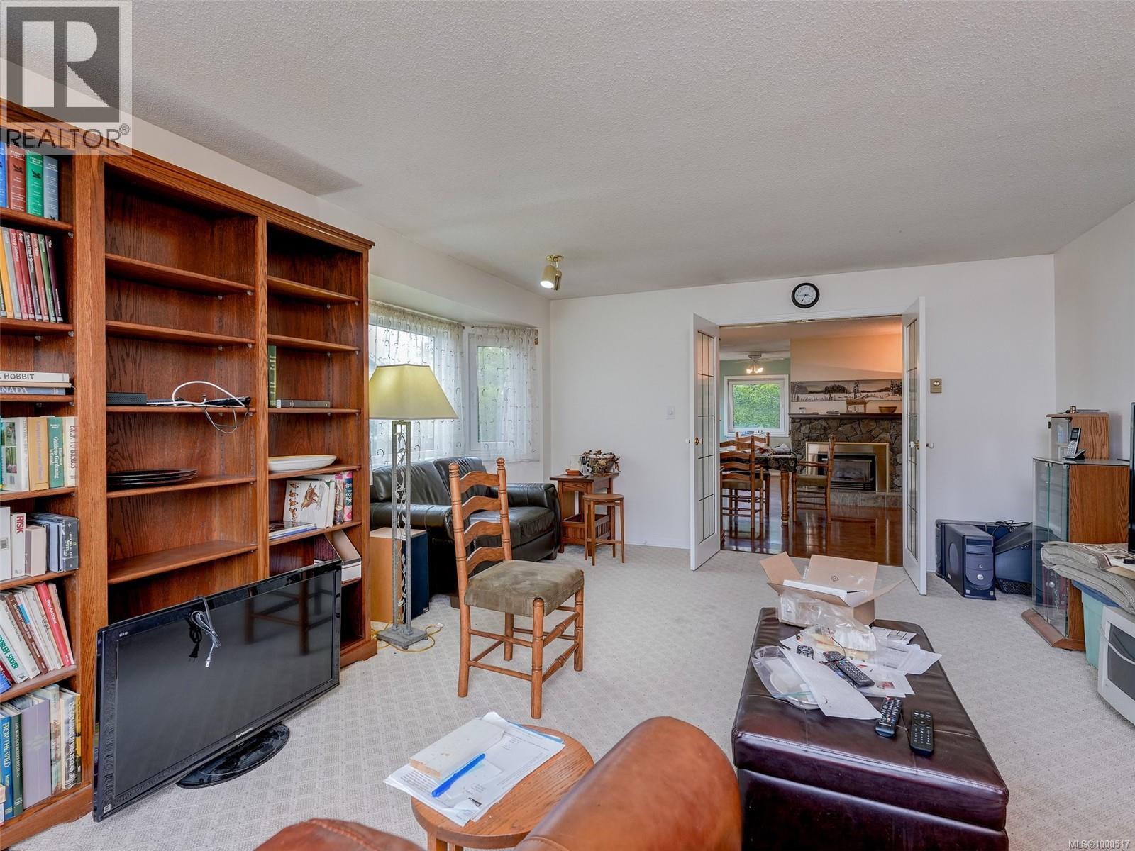 Photo 5 of 4039 Angeleah Pl, Saanich BC