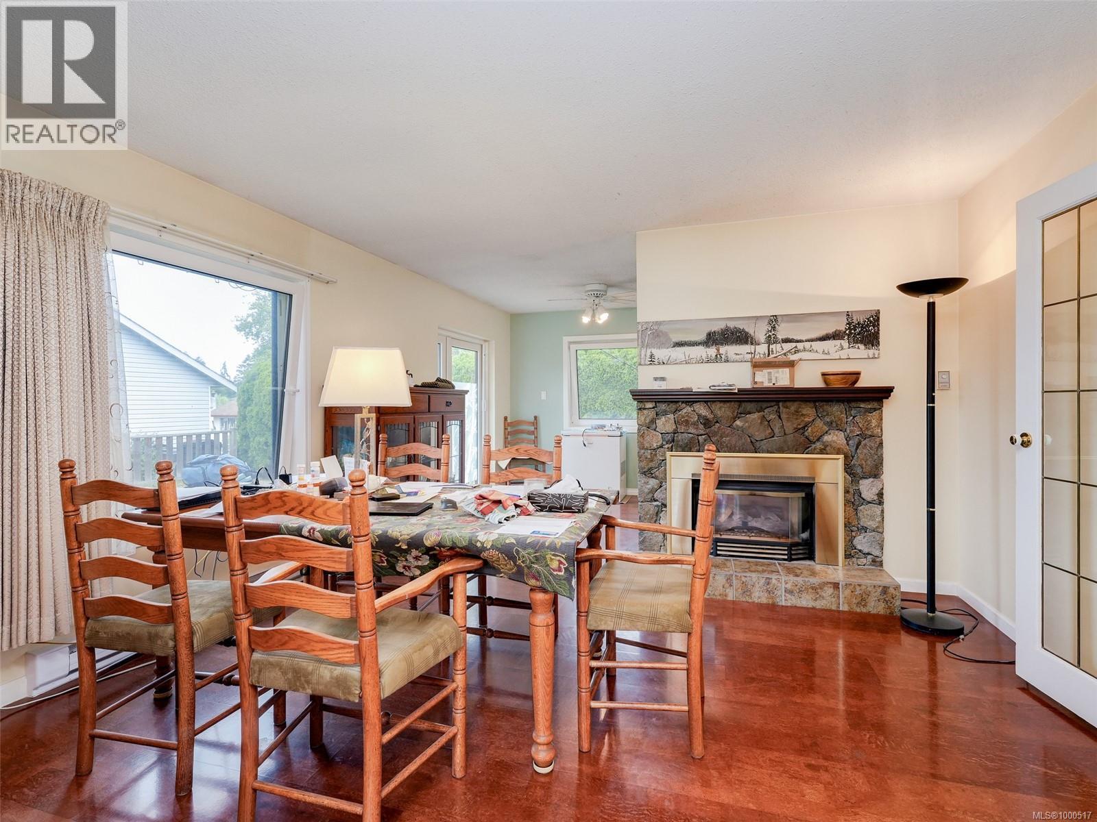Photo 6 of 4039 Angeleah Pl, Saanich BC