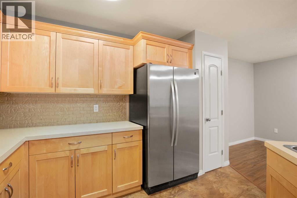 Photo 10 of 5531 52 Avenueclose, Innisfail AB
