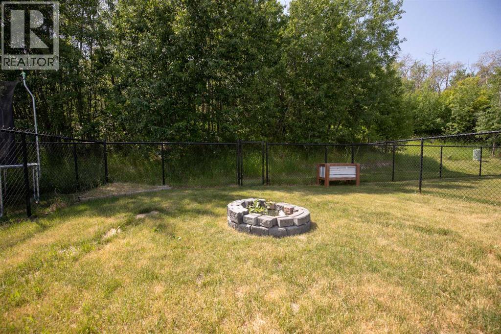 Photo 17 of 5531 52 Avenueclose, Innisfail AB