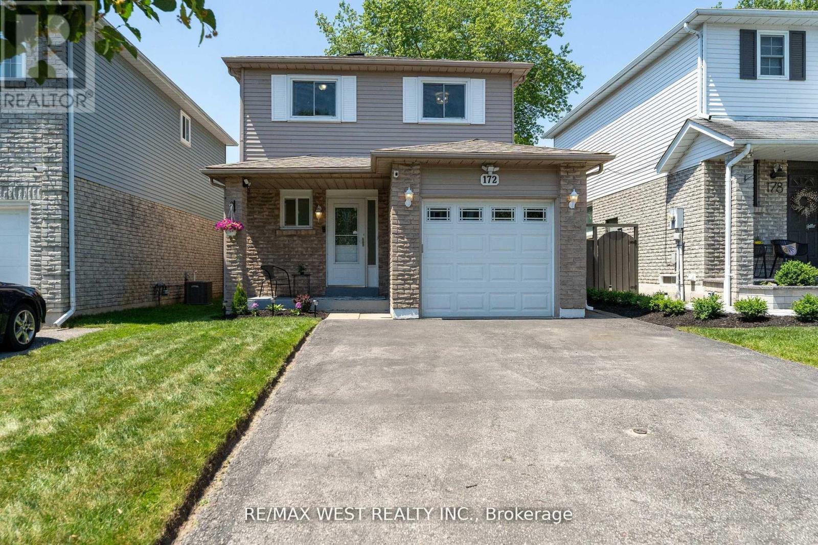 Photo 2 of 172 Lichen Crescent, Oshawa ON