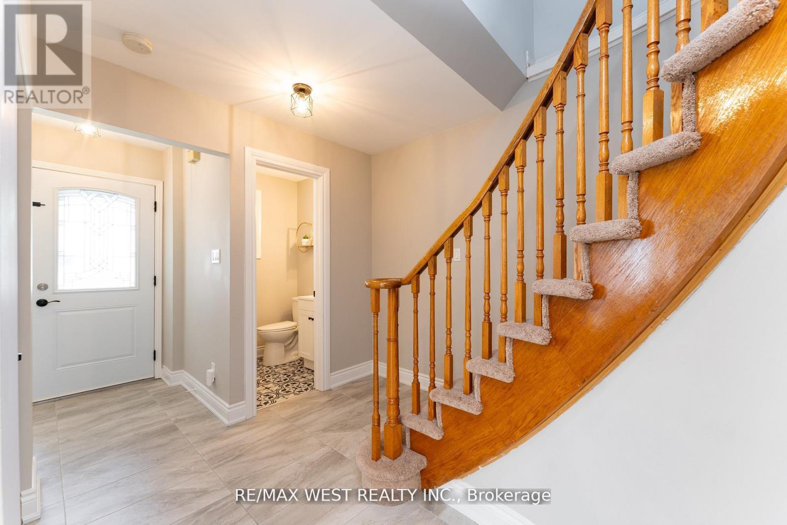 Photo 6 of 172 Lichen Crescent, Oshawa ON
