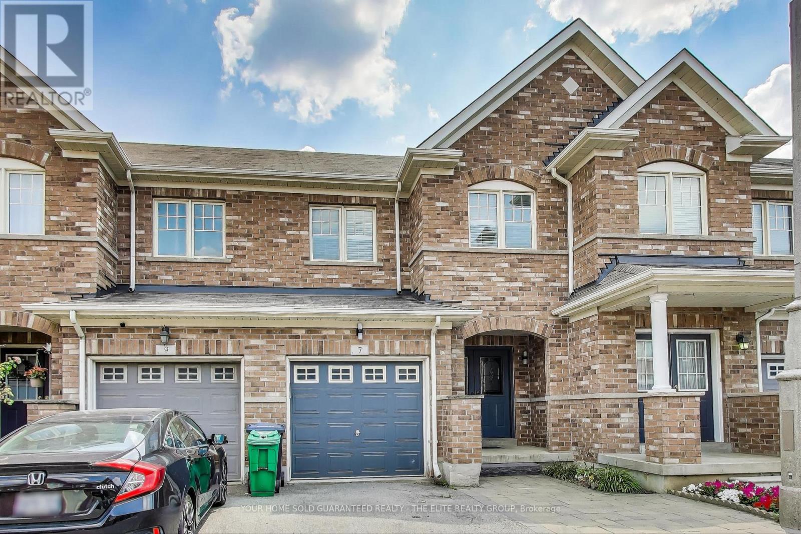 Photo 9 of 7 Lotus Street, Brampton ON