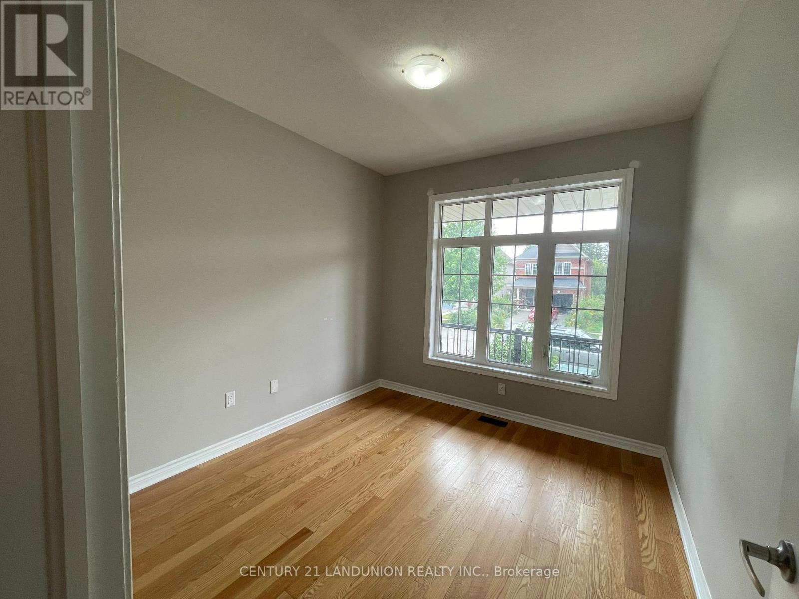 Photo 7 of 516 Baldwin Crescent, Woodstock ON