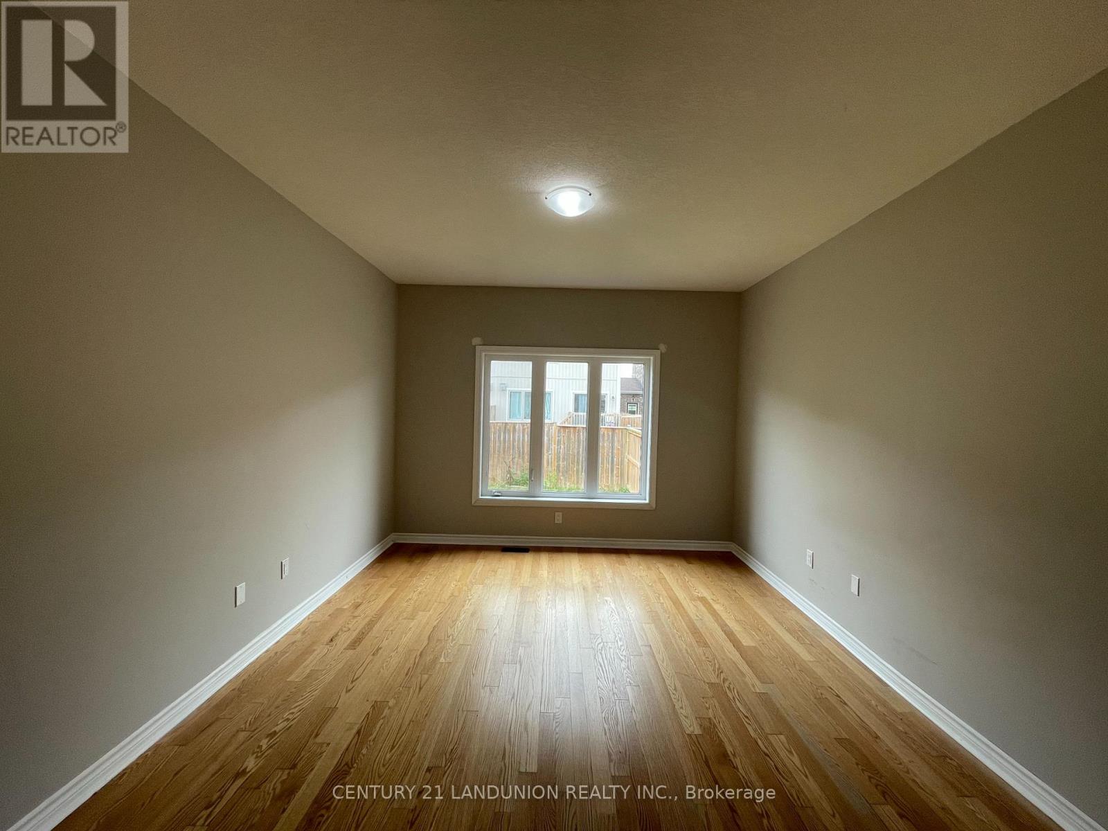 Photo 5 of 516 Baldwin Crescent, Woodstock ON