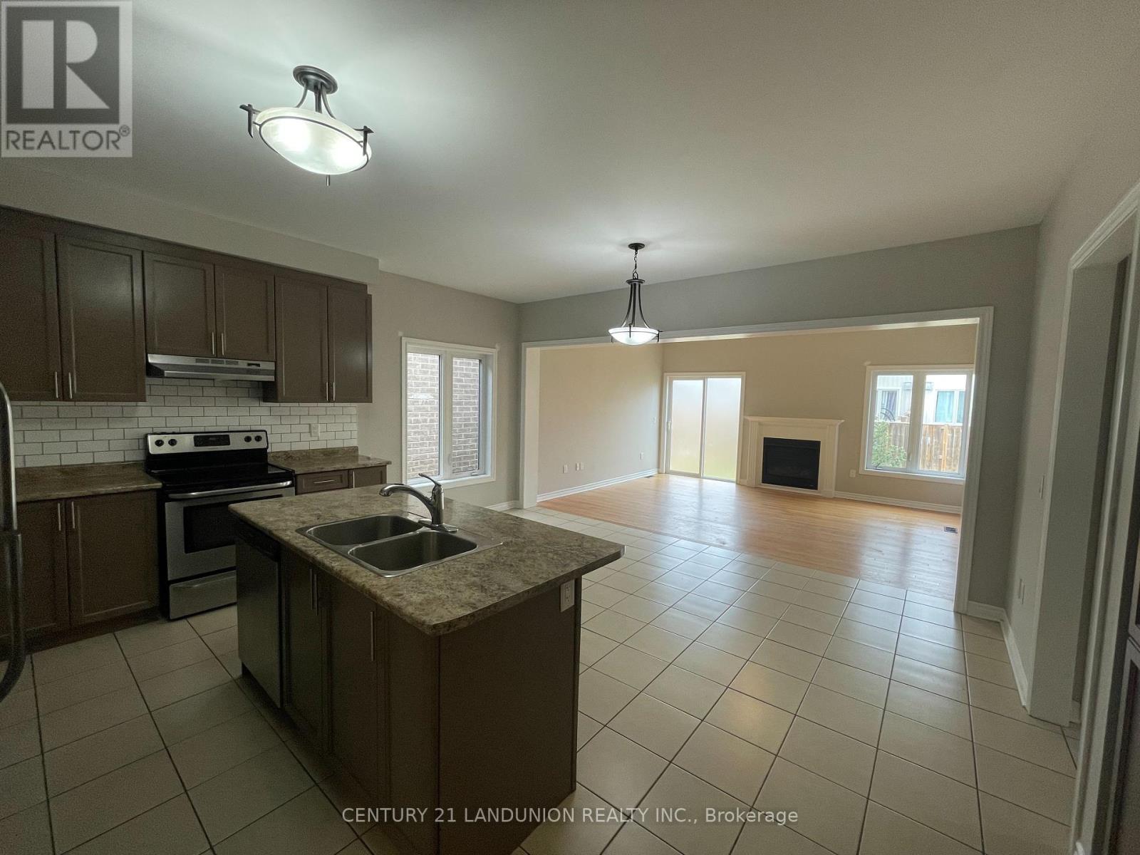 Photo 13 of 516 Baldwin Crescent, Woodstock ON