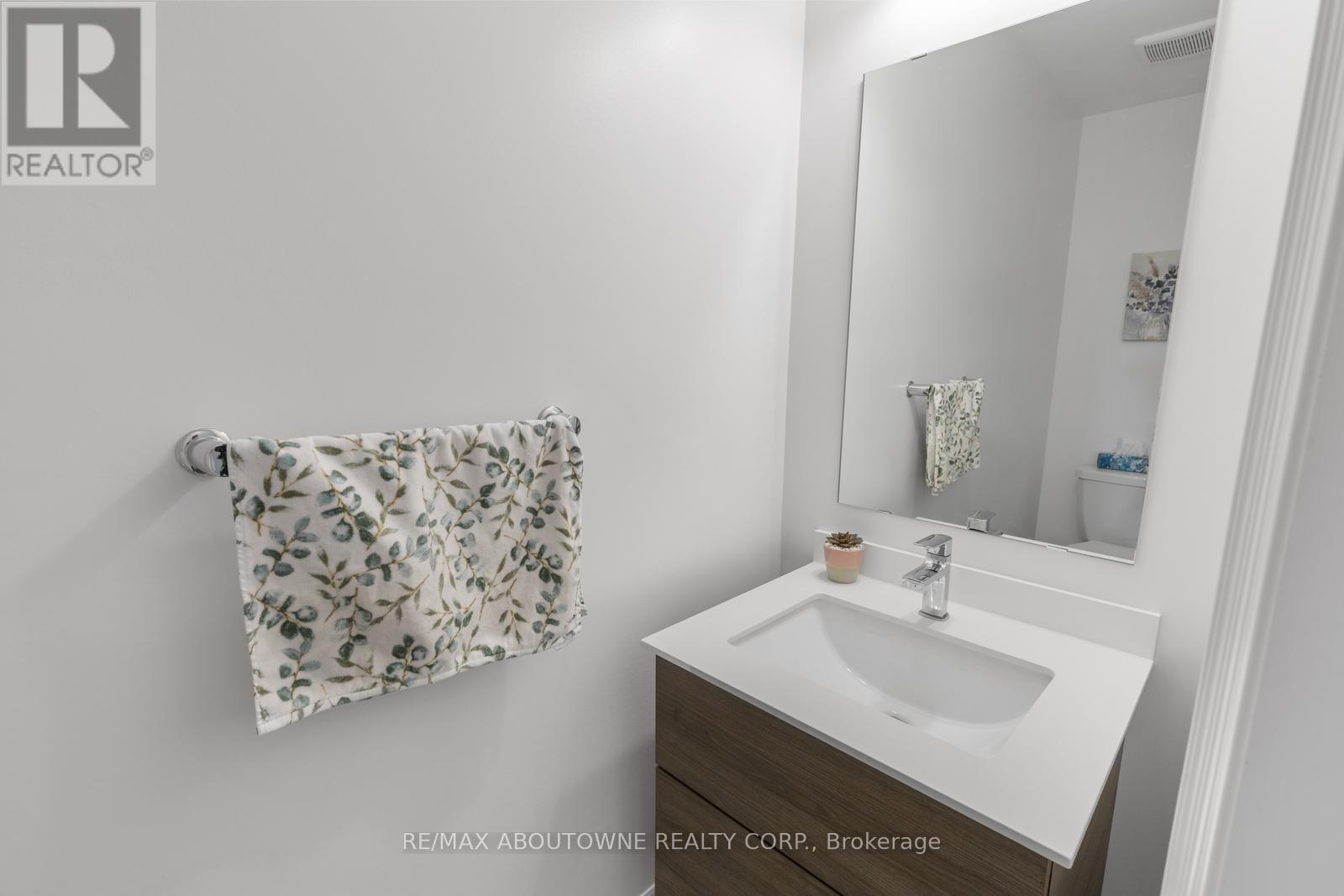 Photo 30 of 1421 Clarriage Court, Milton ON