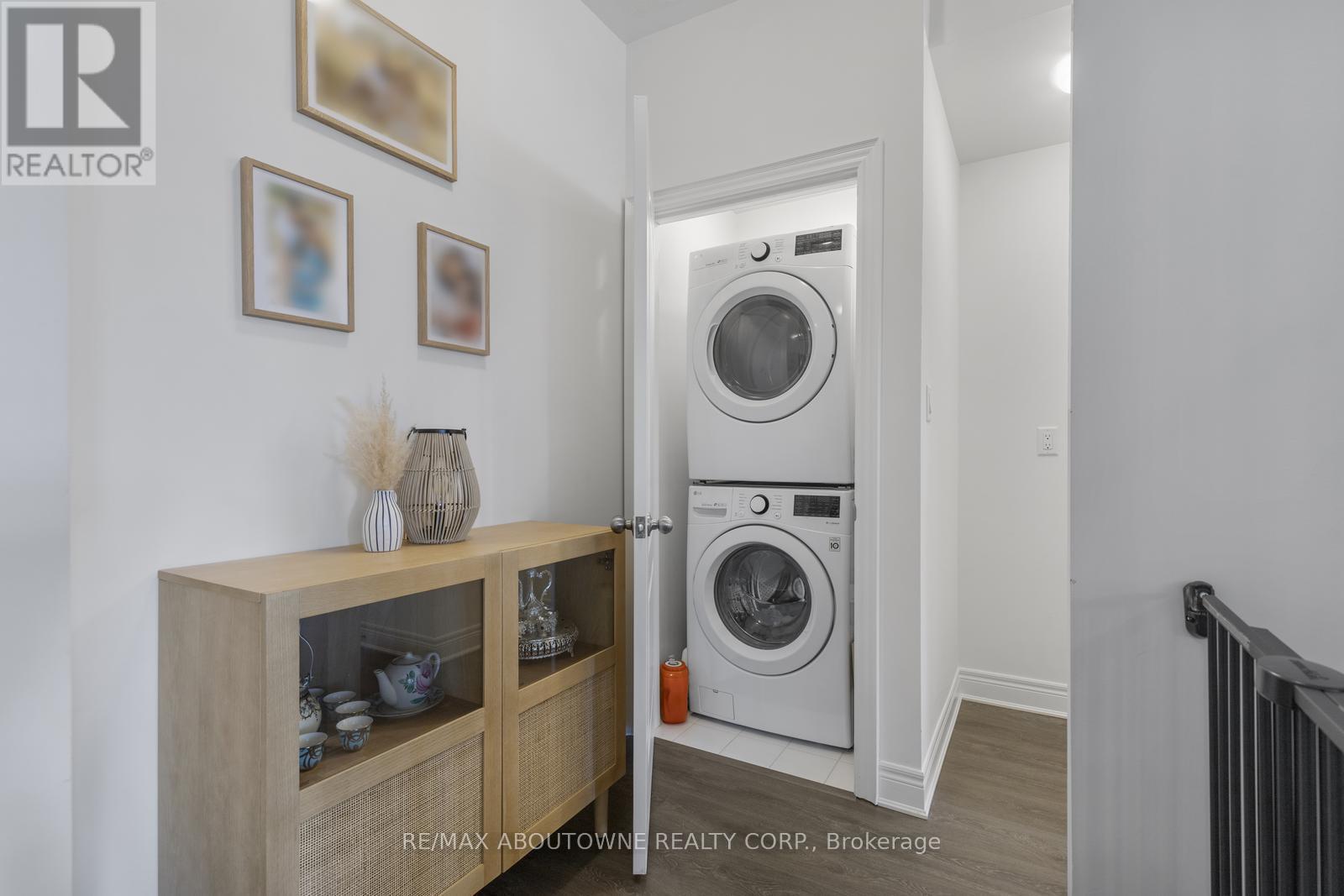 Photo 6 of 1421 Clarriage Court, Milton ON