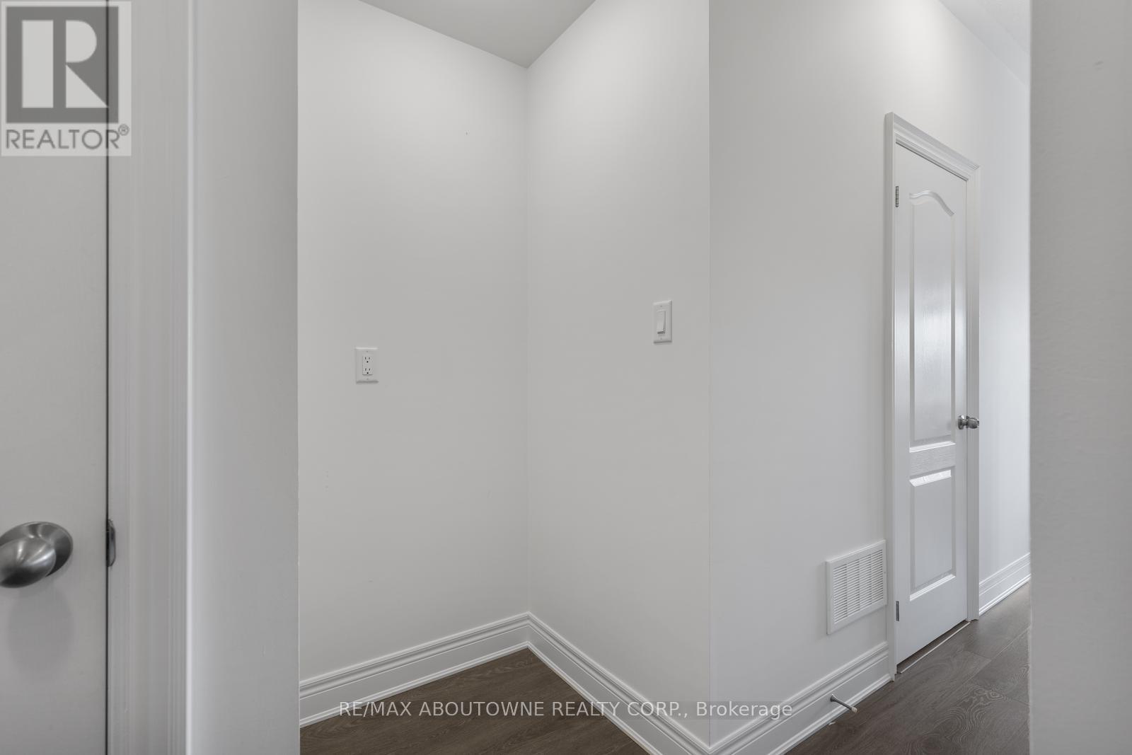 Photo 8 of 1421 Clarriage Court, Milton ON