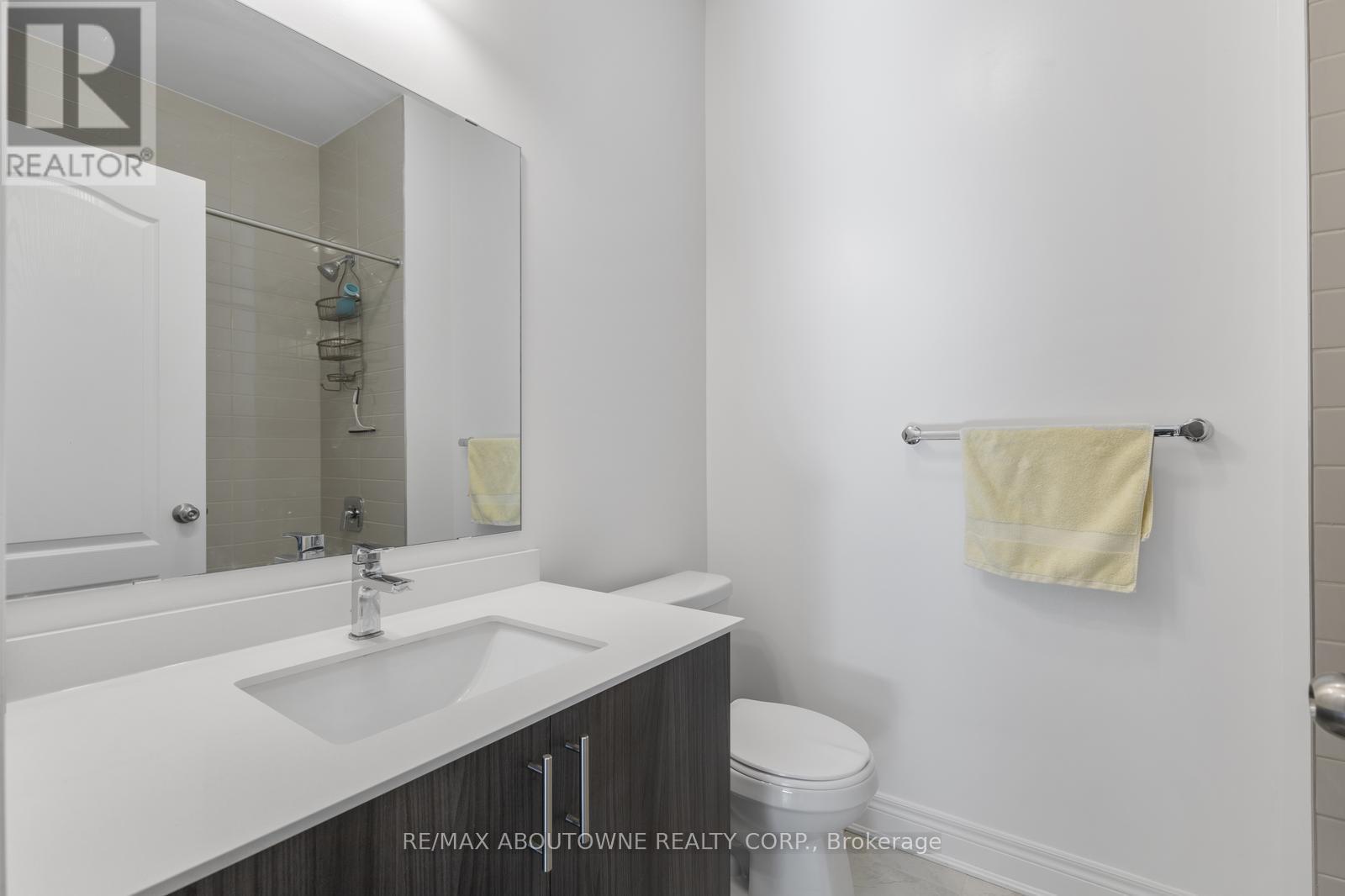 Photo 4 of 1421 Clarriage Court, Milton ON