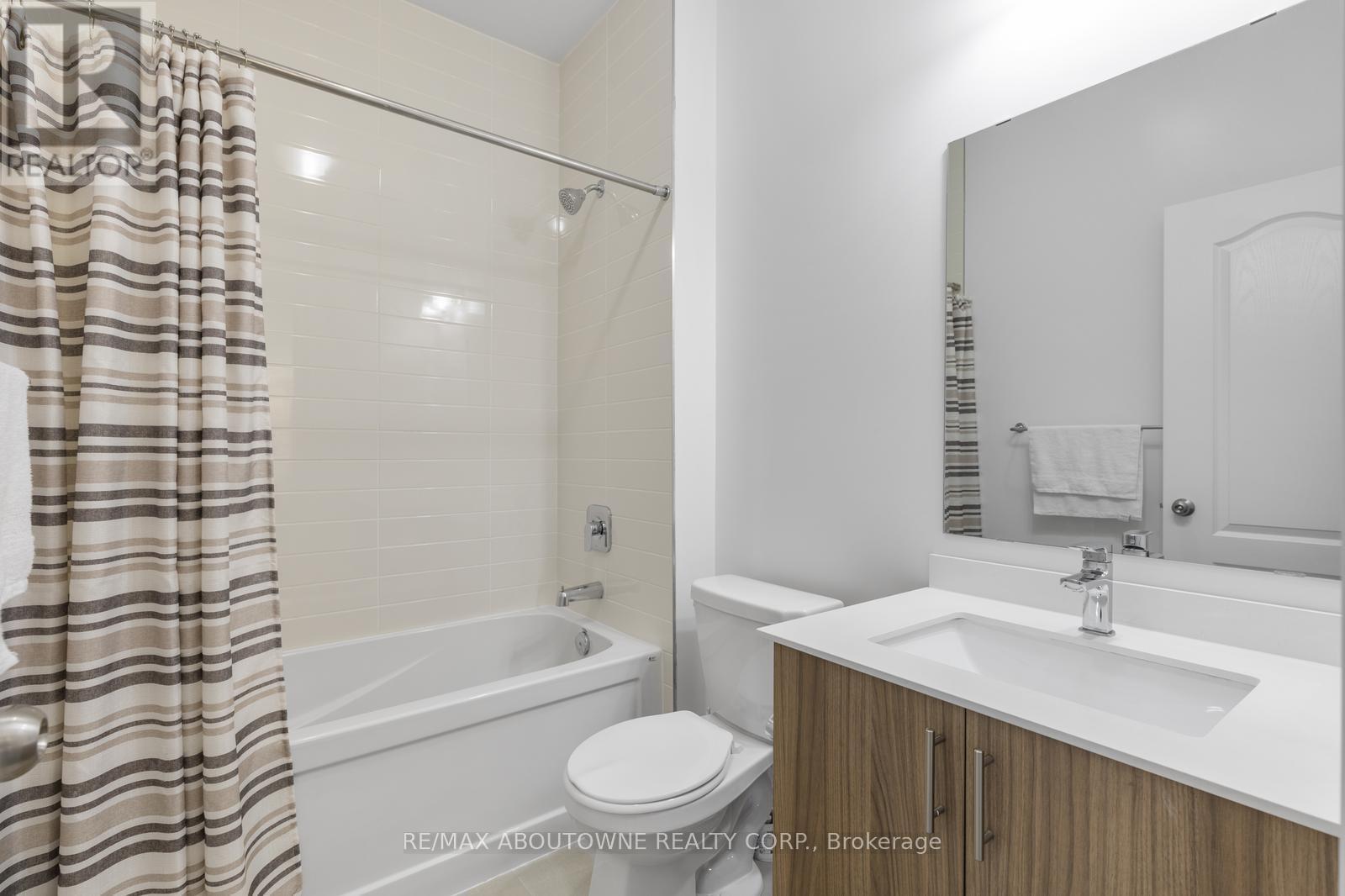 Photo 26 of 1421 Clarriage Court, Milton ON