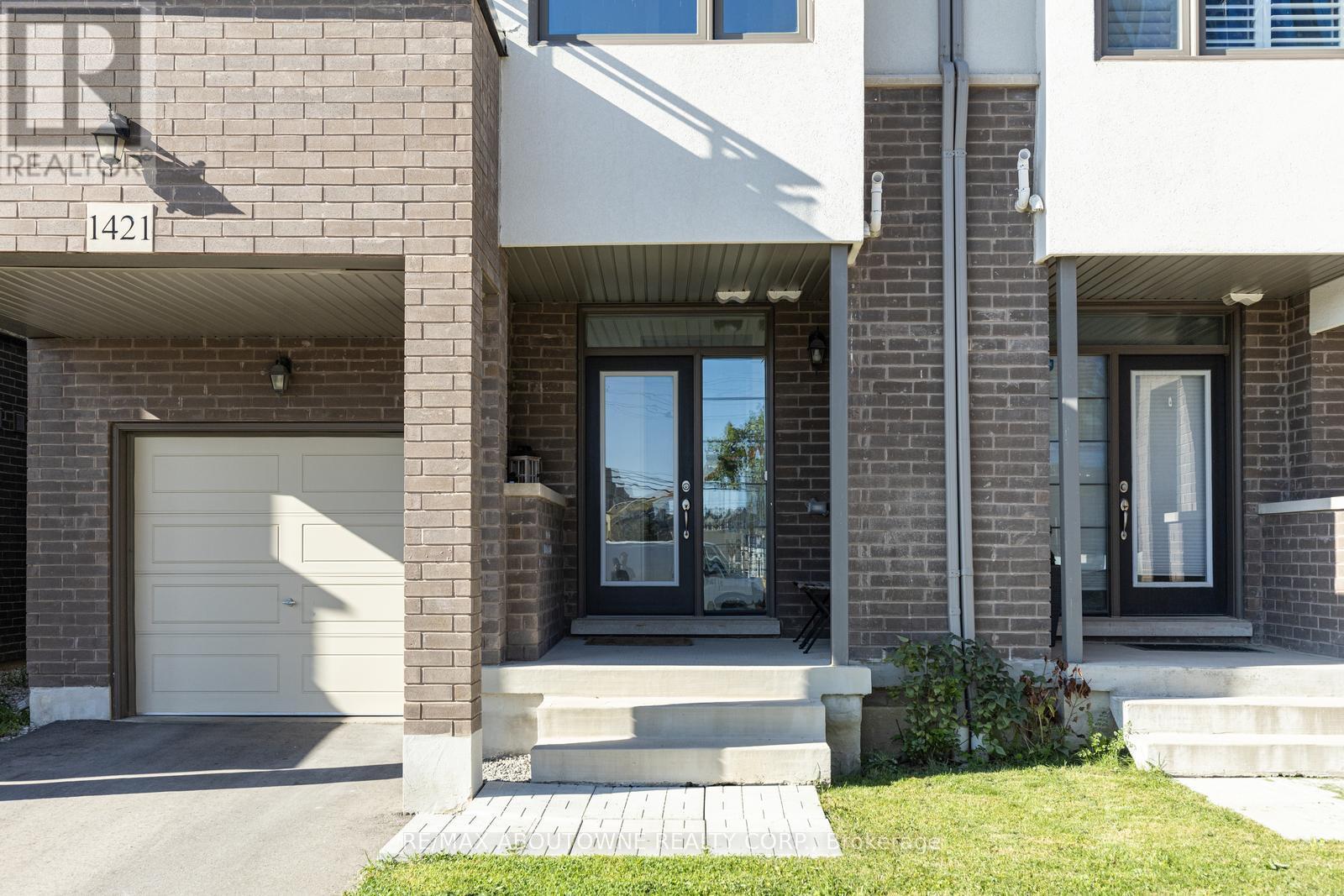 Photo 12 of 1421 Clarriage Court, Milton ON