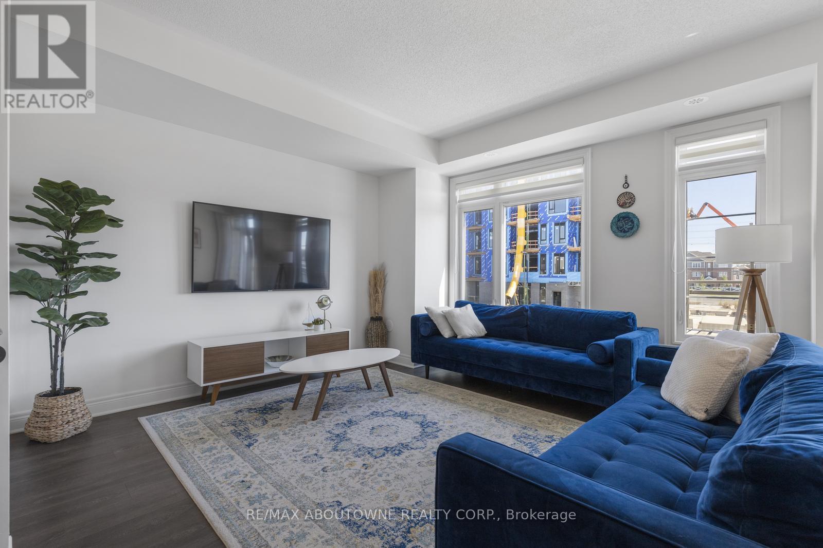 Photo 5 of 1421 Clarriage Court, Milton ON