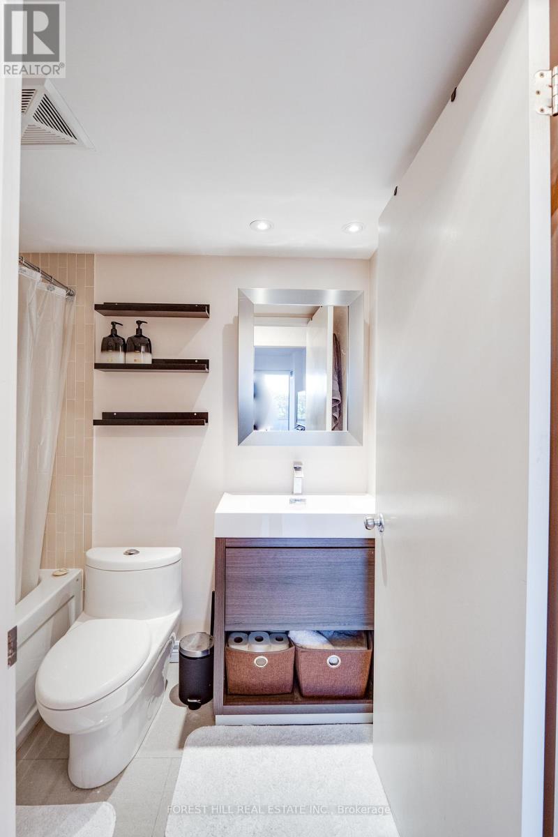 Photo 13 of 301 1040 The Queensway Avenue, Toronto ON