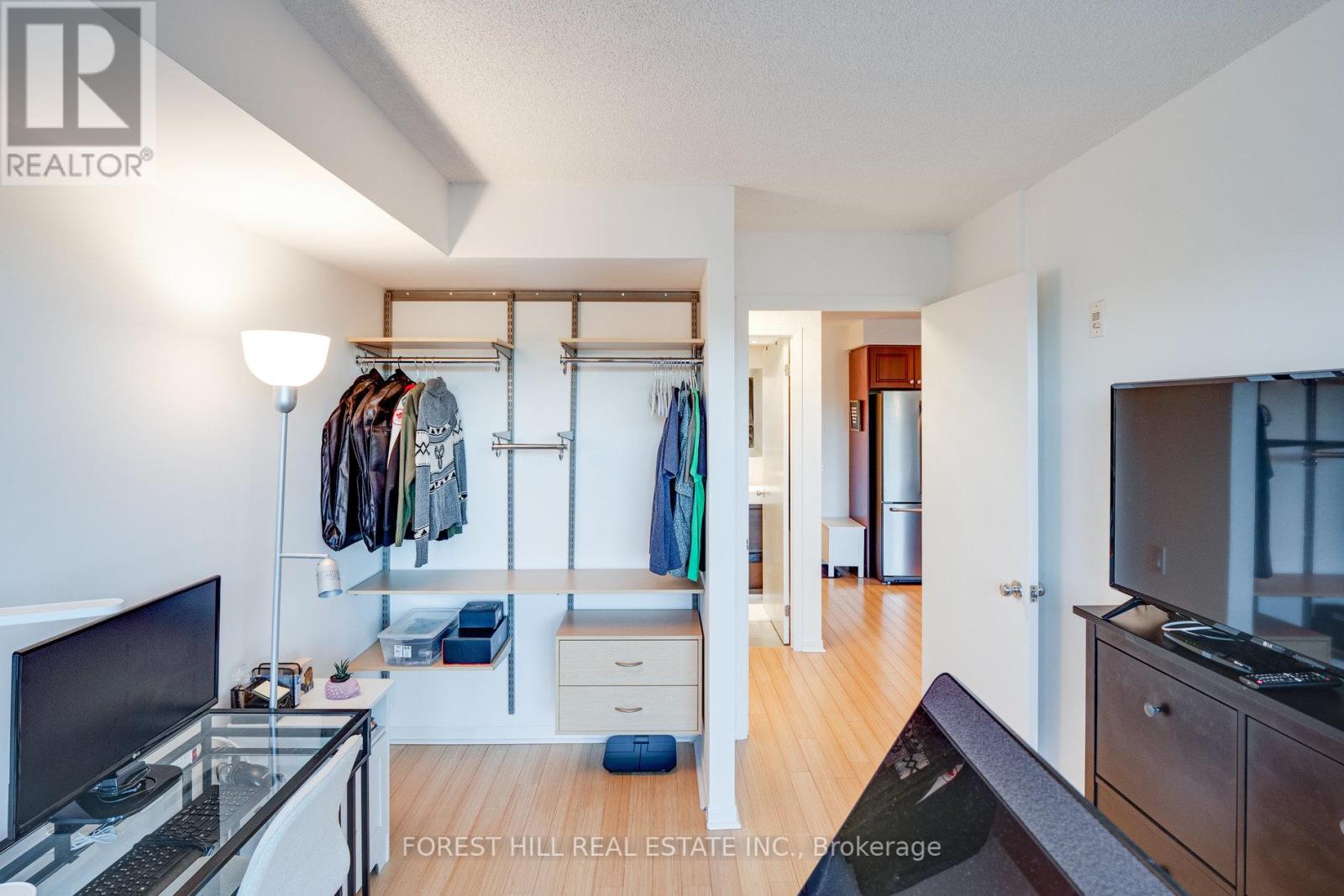 Photo 3 of 301 1040 The Queensway Avenue, Toronto ON