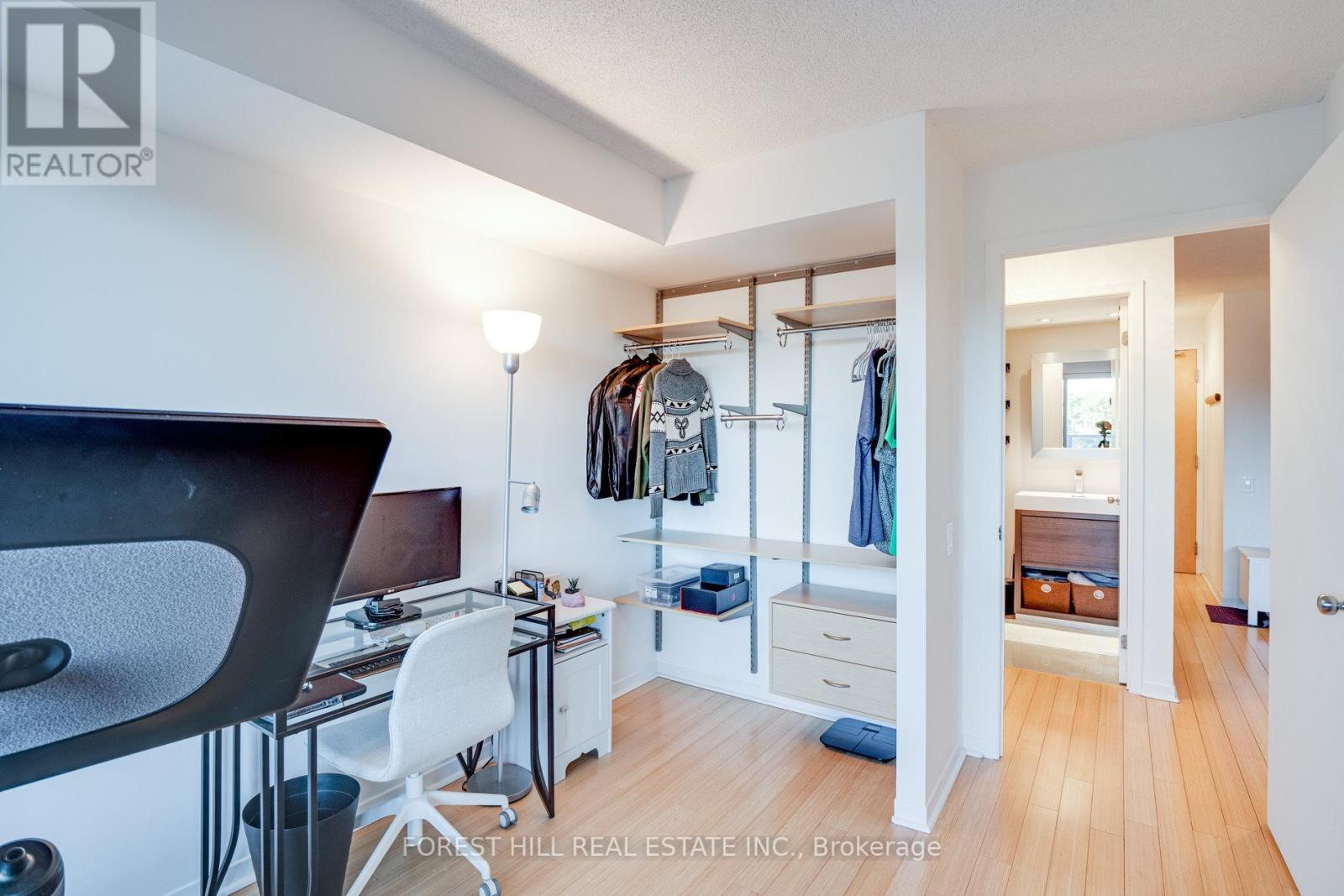 Photo 10 of 301 1040 The Queensway Avenue, Toronto ON