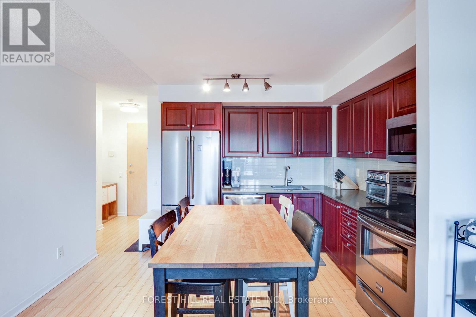 Photo 21 of 301 1040 The Queensway Avenue, Toronto ON
