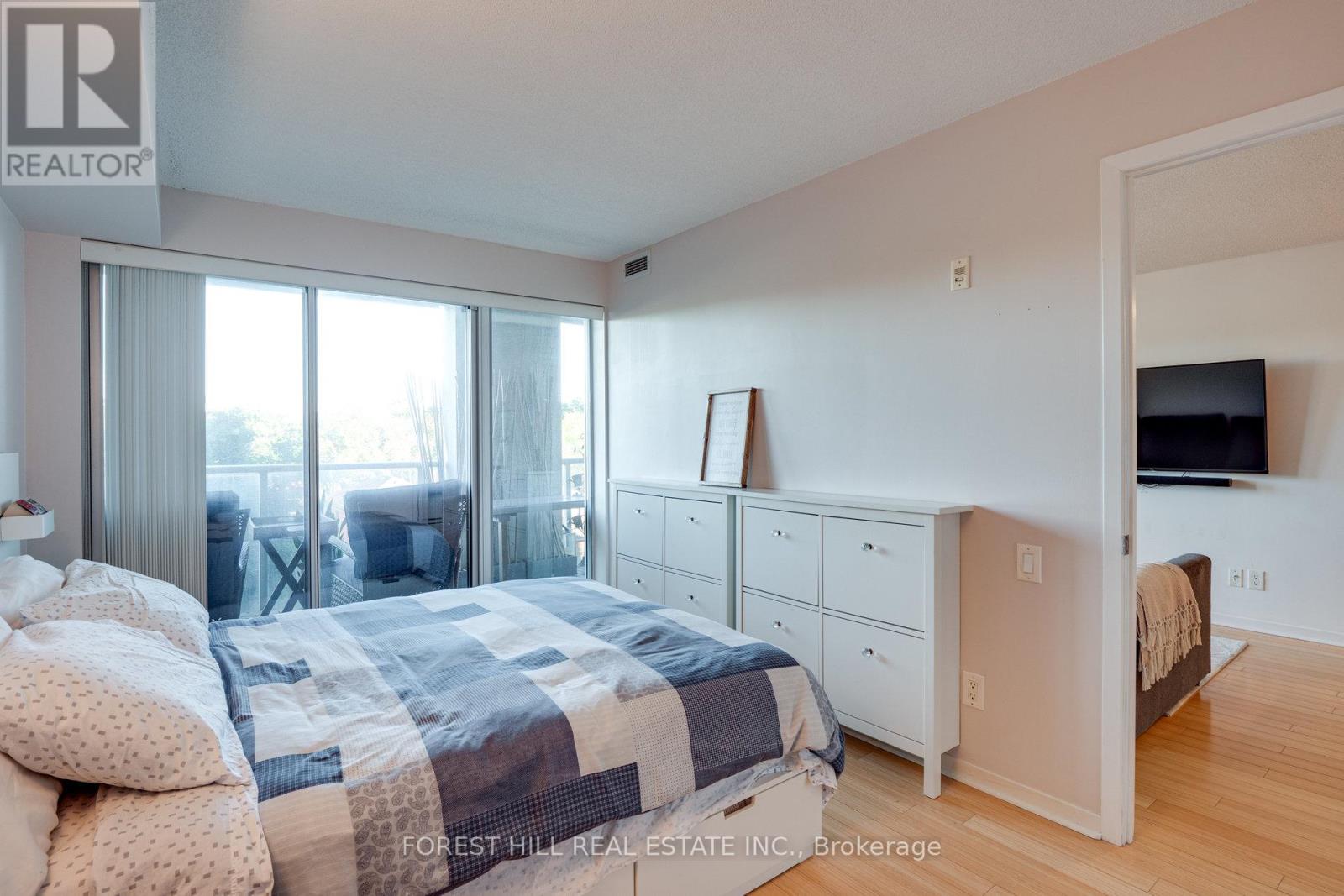 Photo 7 of 301 1040 The Queensway Avenue, Toronto ON