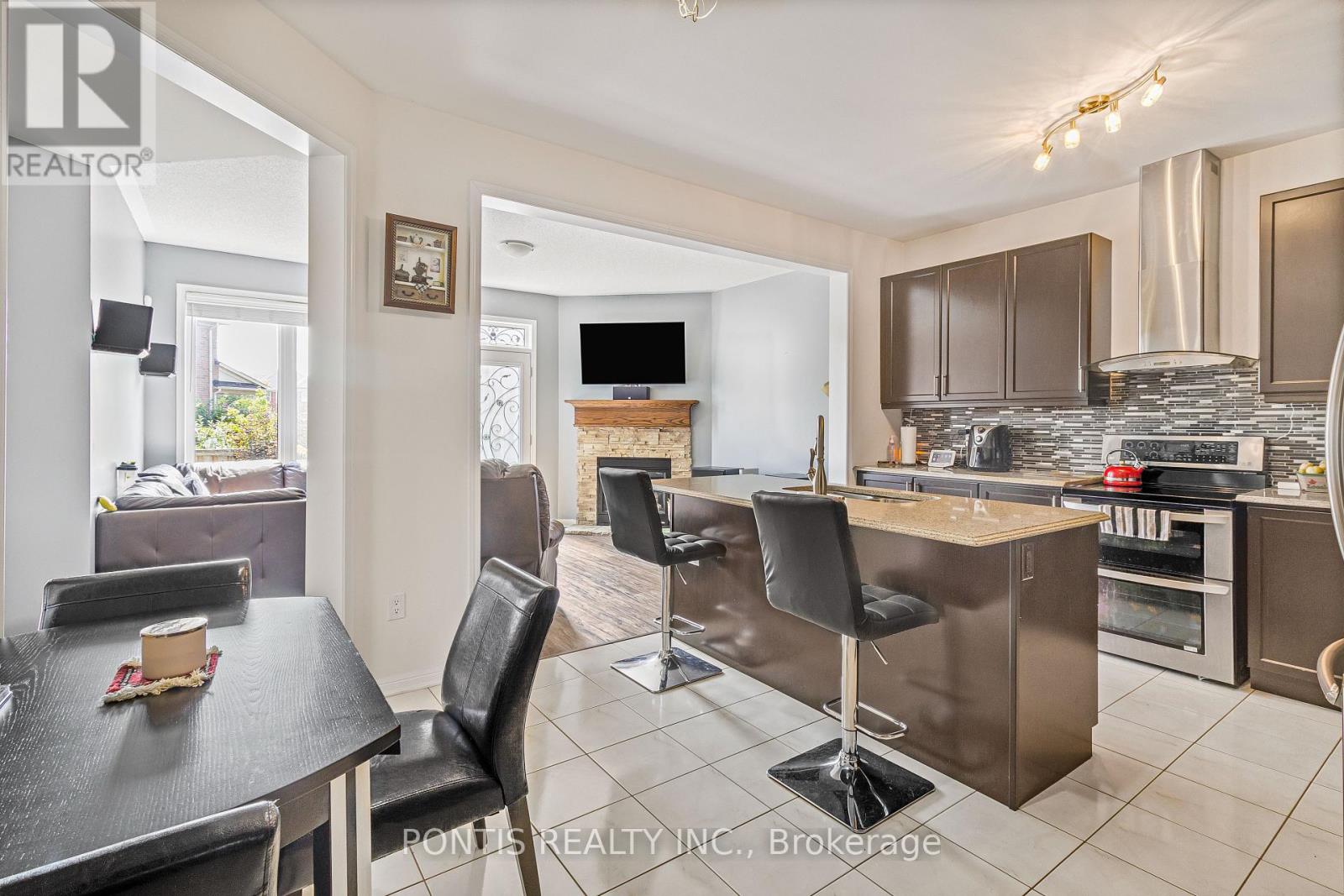 Photo 13 of 25 Francis Lundy Street, Brampton ON