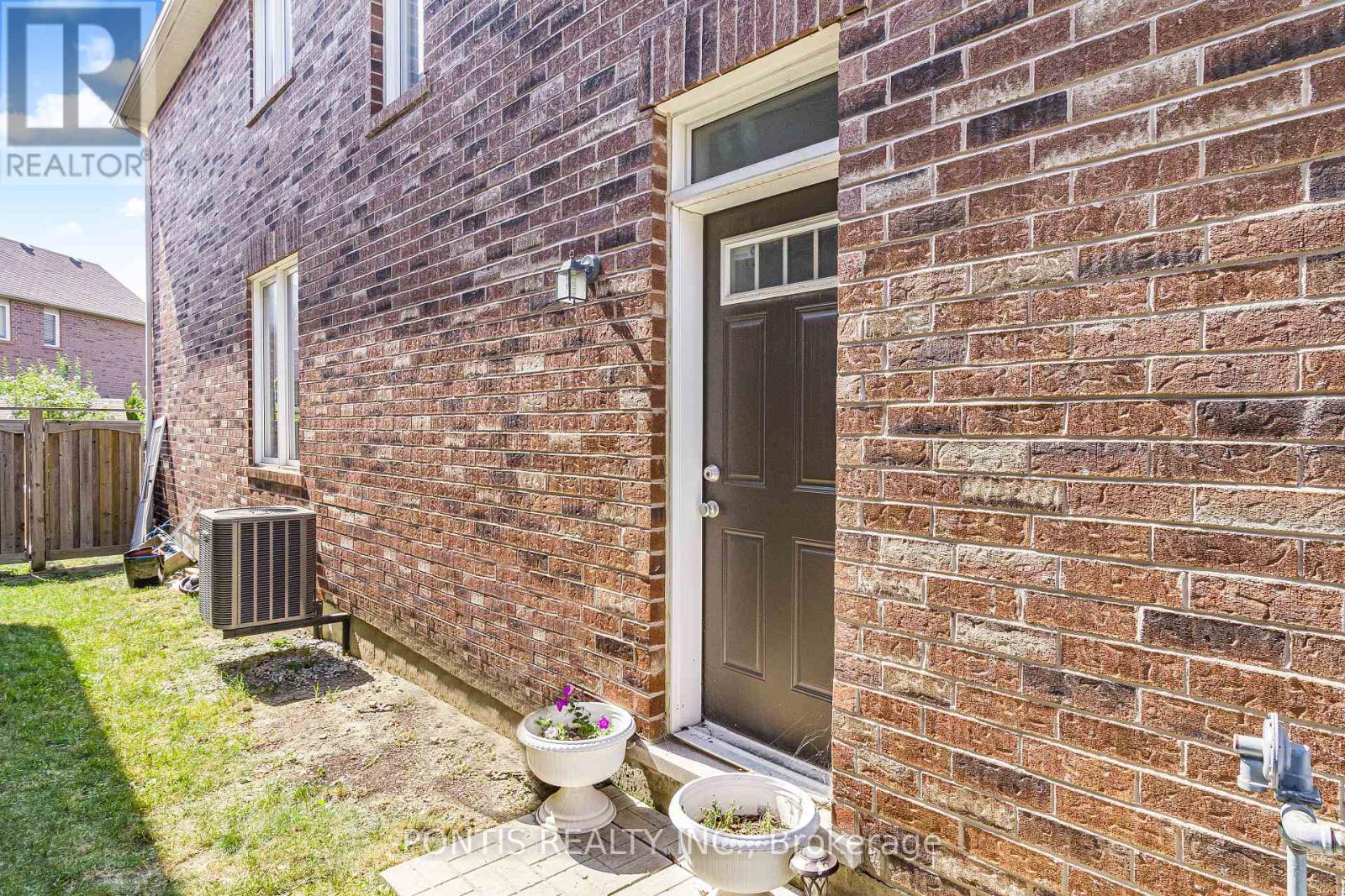 Photo 4 of 25 Francis Lundy Street, Brampton ON