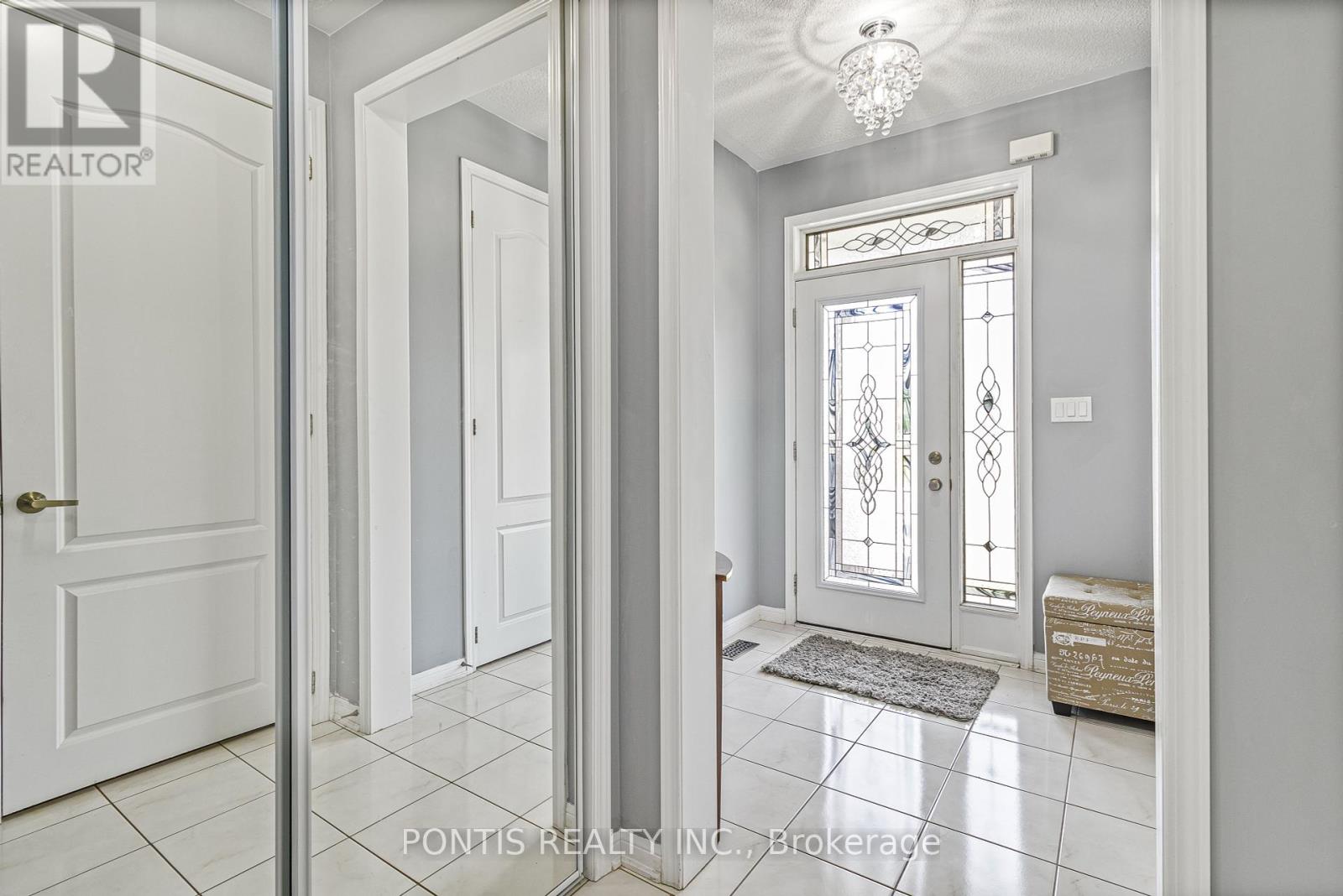 Photo 5 of 25 Francis Lundy Street, Brampton ON