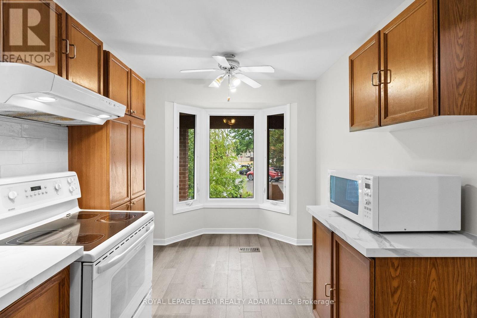 Photo 10 of 22 Fireside Crescent, Ottawa ON