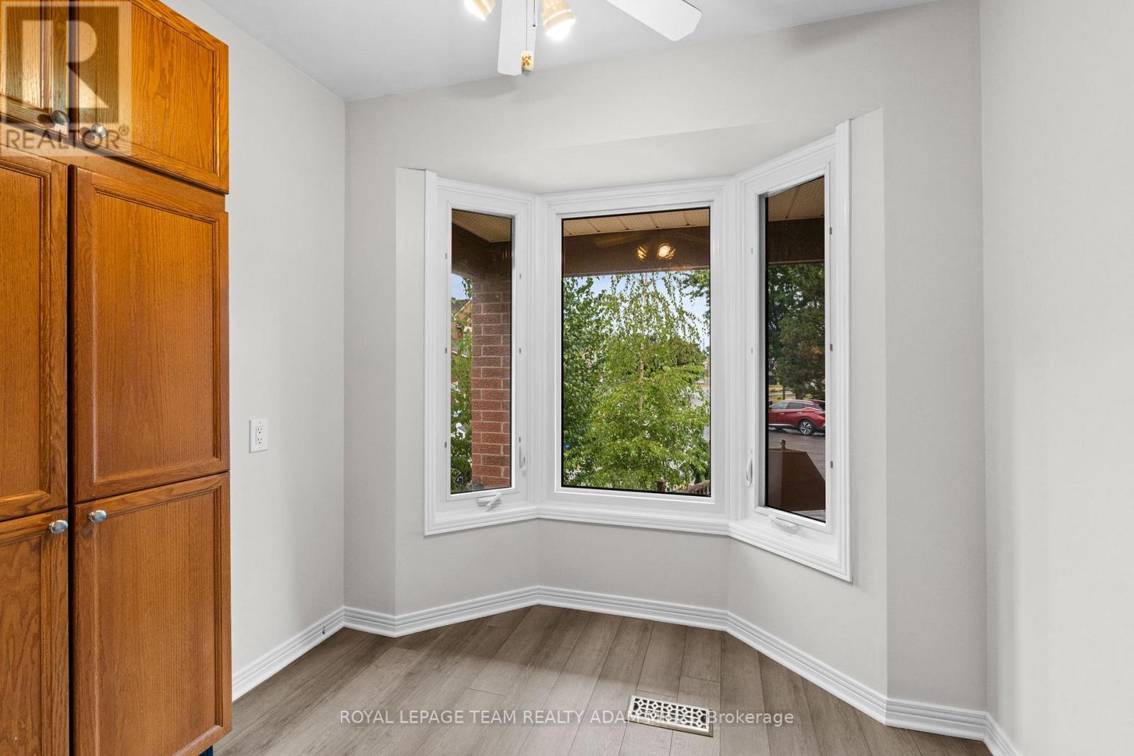 Photo 11 of 22 Fireside Crescent, Ottawa ON