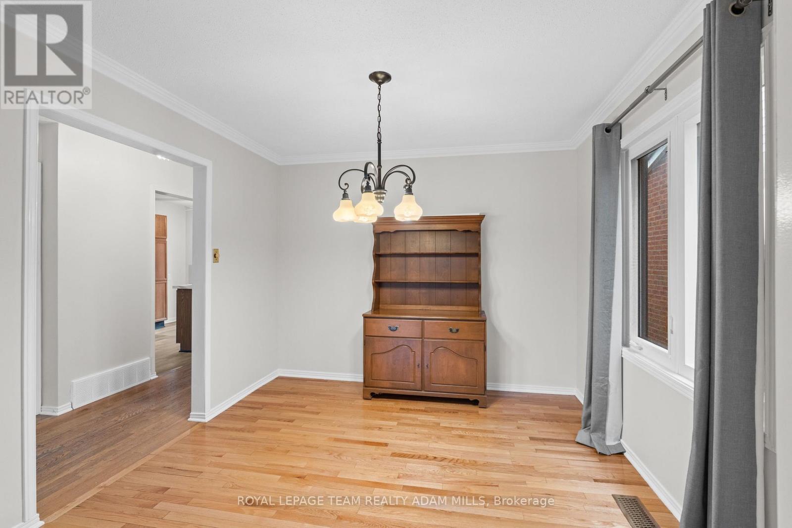 Photo 13 of 22 Fireside Crescent, Ottawa ON