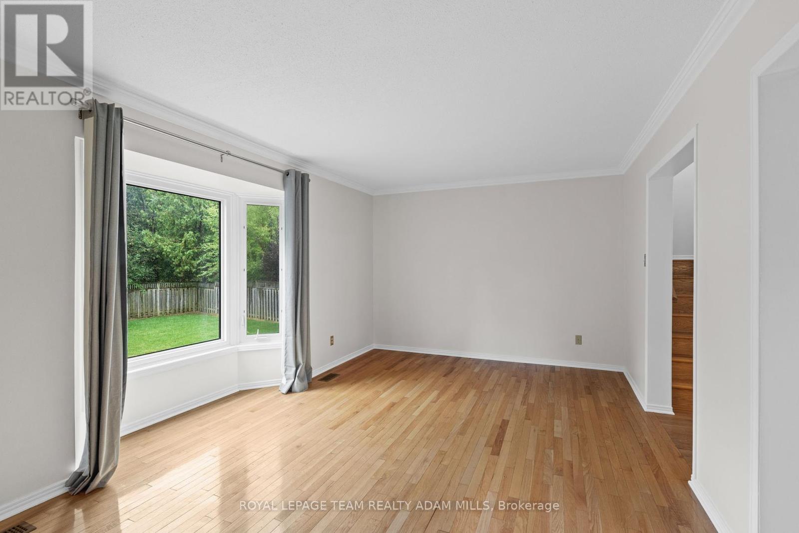 Photo 14 of 22 Fireside Crescent, Ottawa ON