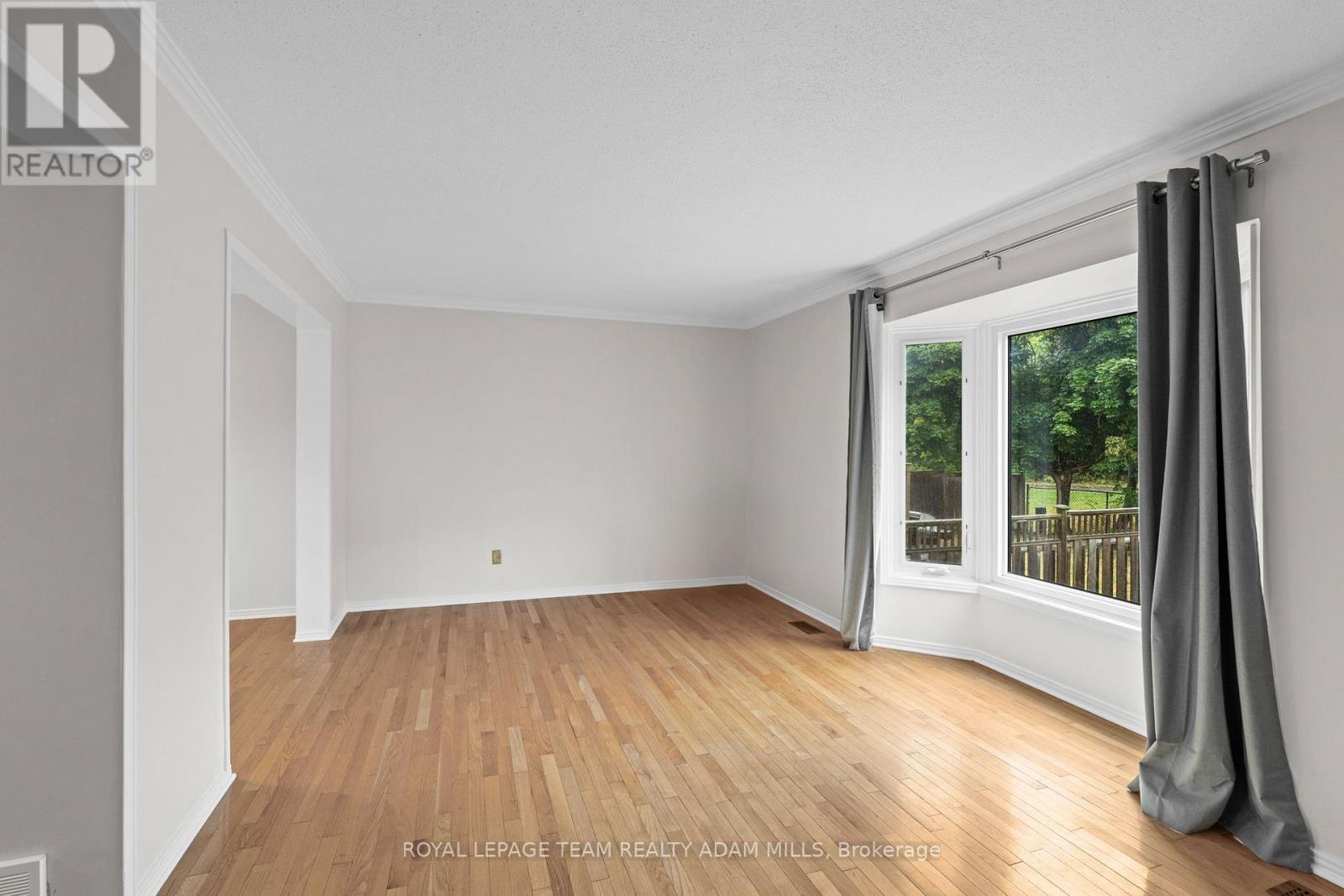 Photo 15 of 22 Fireside Crescent, Ottawa ON