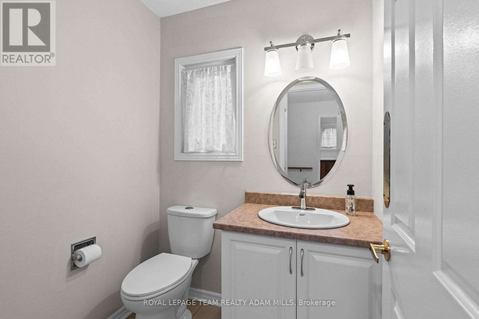 Photo 18 of 22 Fireside Crescent, Ottawa ON