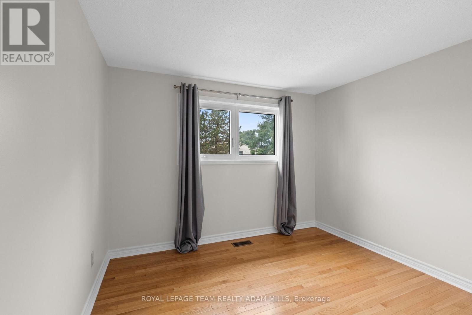 Photo 26 of 22 Fireside Crescent, Ottawa ON