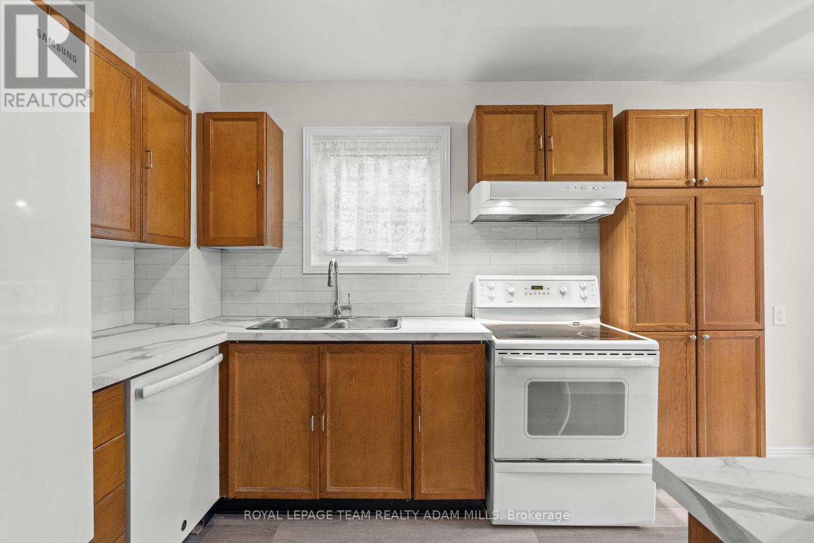 Photo 7 of 22 Fireside Crescent, Ottawa ON