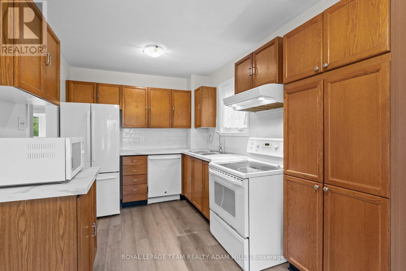 Photo 8 of 22 Fireside Crescent, Ottawa ON