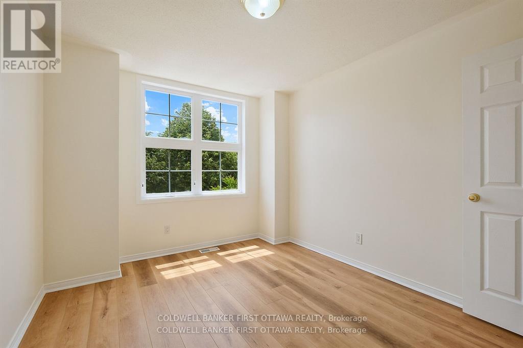 Photo 46 of 107 Columbia Avenue, Ottawa ON