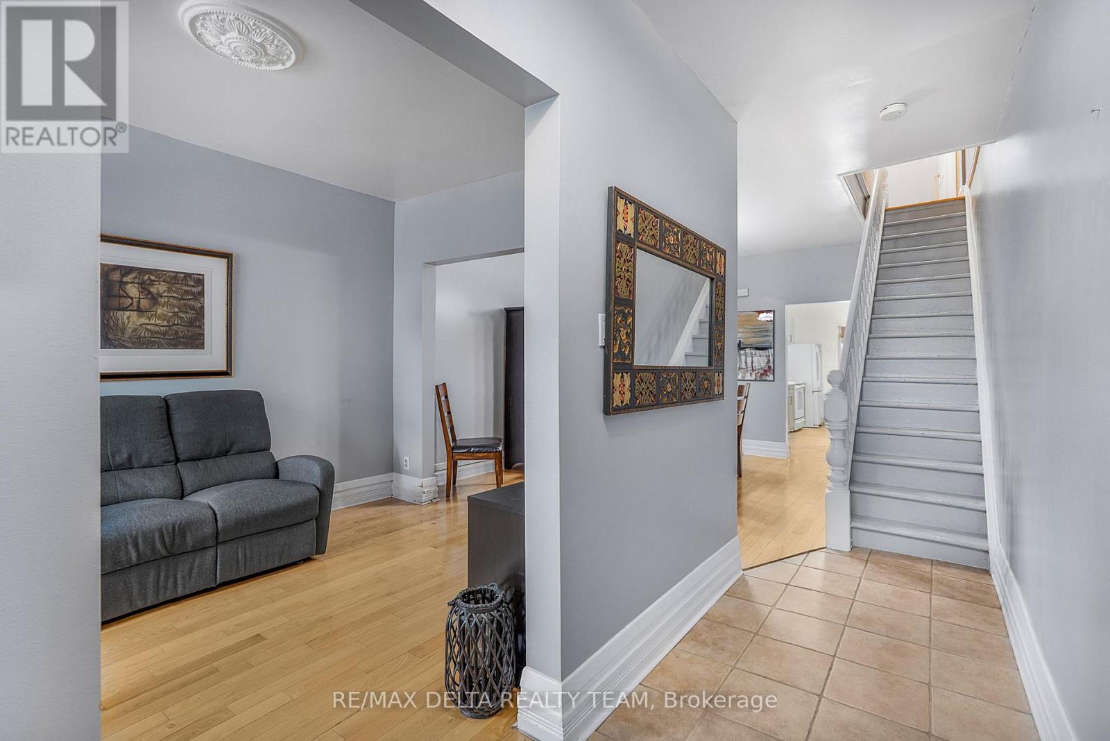 Hallway/Entrance