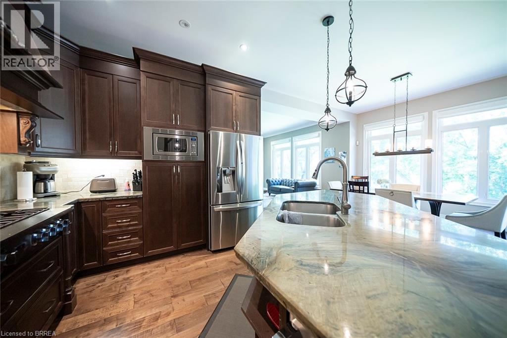 Photo 4 of 158 Willow Street Unit 2, Paris ON