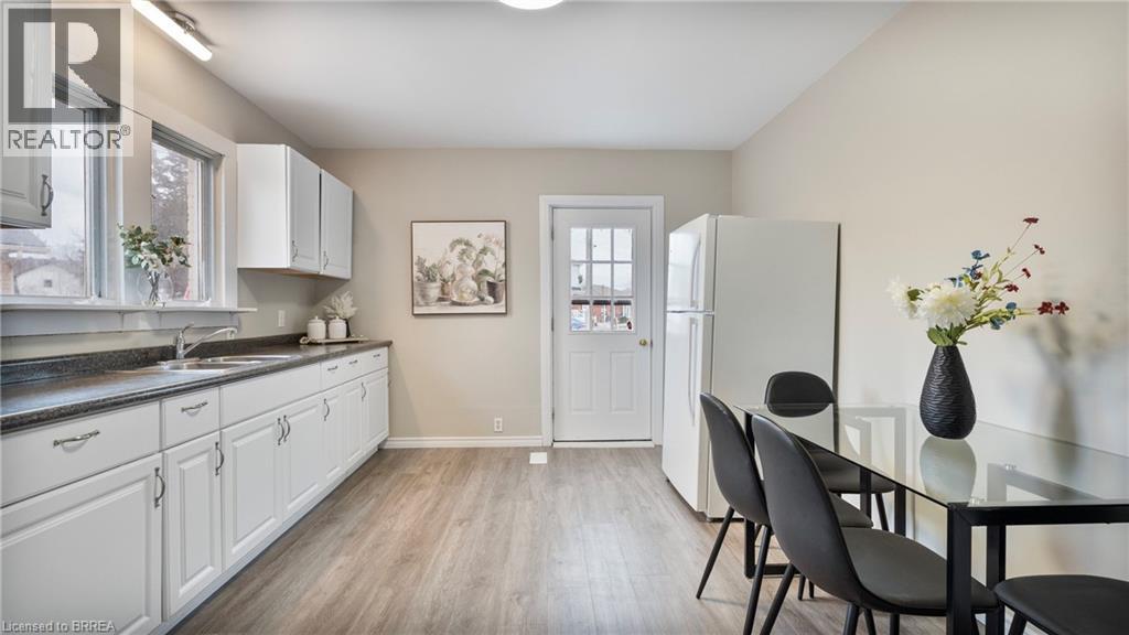 Photo 24 of 63 Walter Street, Brantford ON