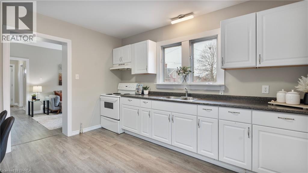 Photo 18 of 63 Walter Street, Brantford ON