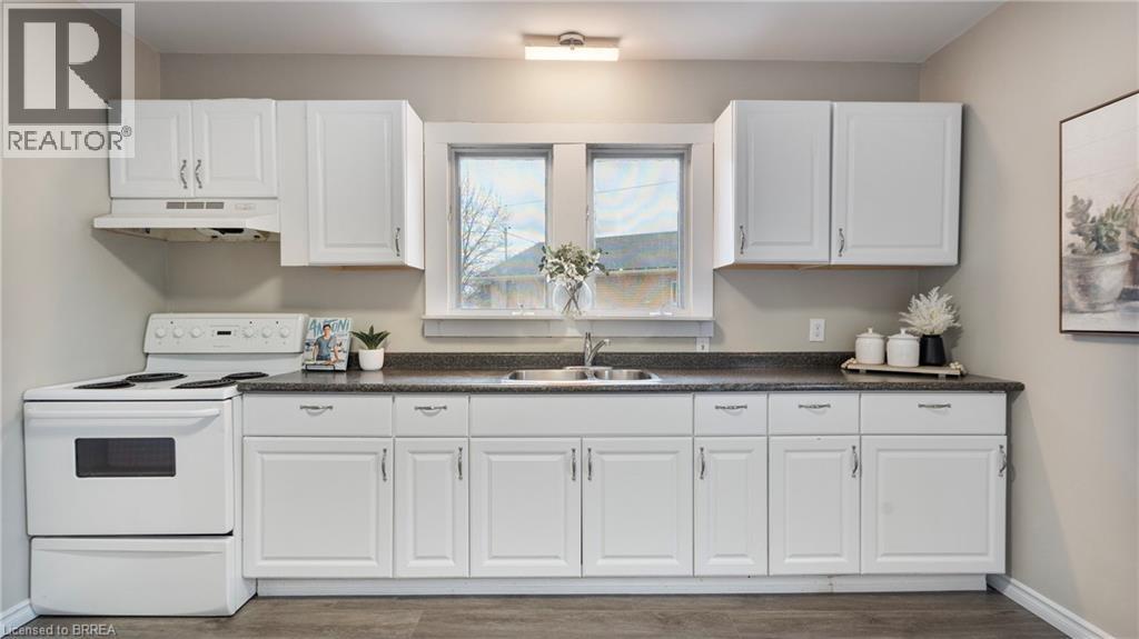 Photo 20 of 63 Walter Street, Brantford ON