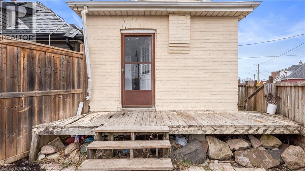 Photo 17 of 63 Walter Street, Brantford ON