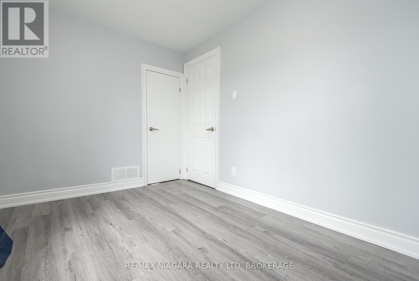 Photo 14 of 4607 Nelson Crescent, Niagara Falls ON