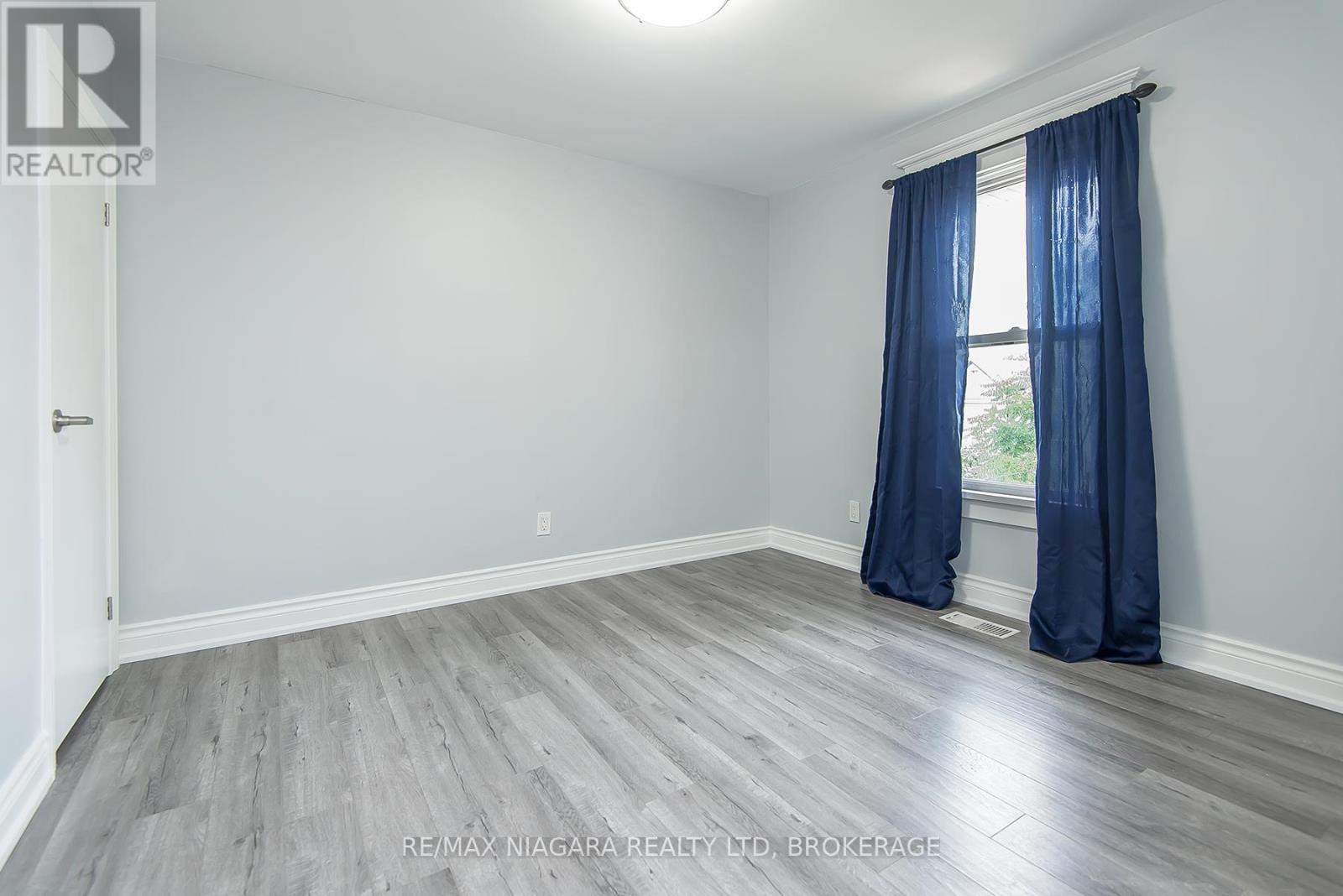 Photo 15 of 4607 Nelson Crescent, Niagara Falls ON