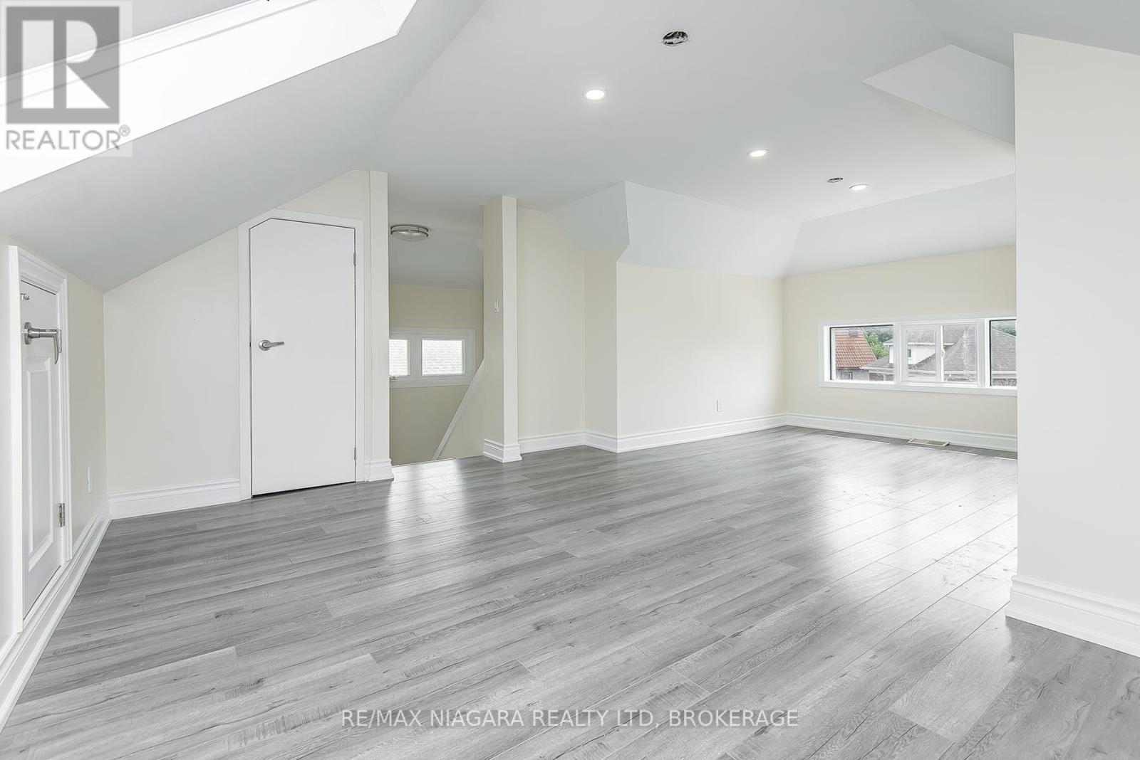 Photo 22 of 4607 Nelson Crescent, Niagara Falls ON