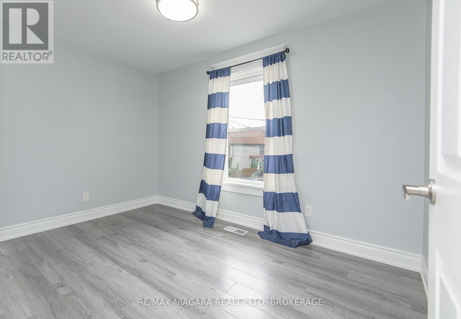 Photo 17 of 4607 Nelson Crescent, Niagara Falls ON