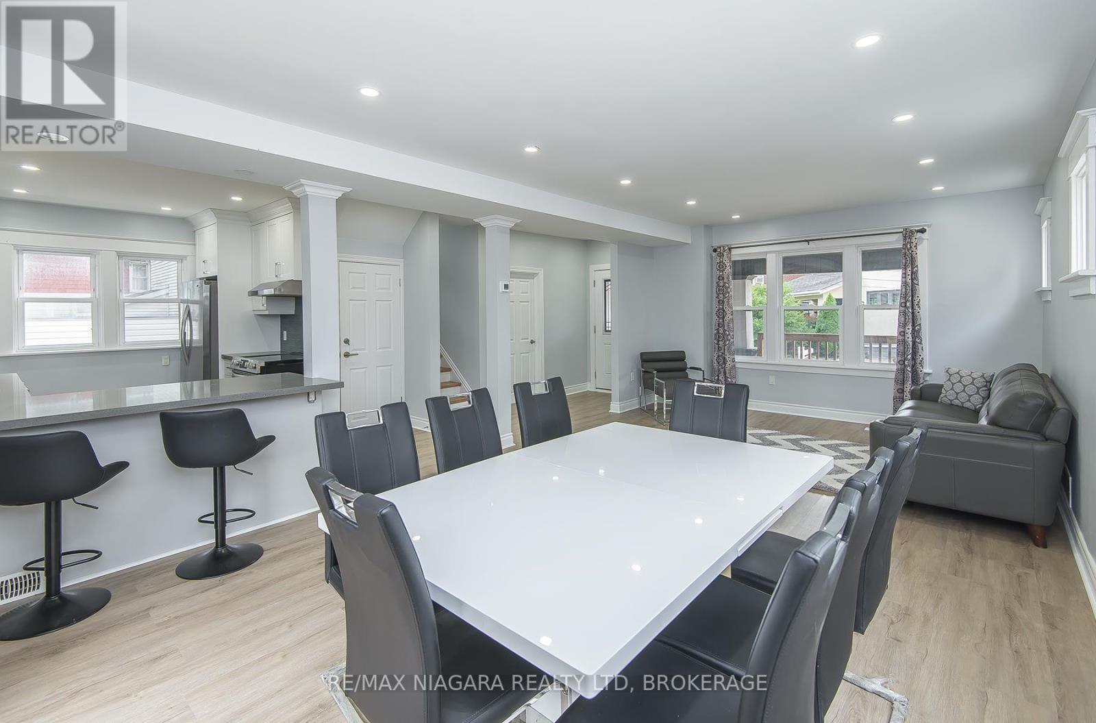 Photo 7 of 4607 Nelson Crescent, Niagara Falls ON