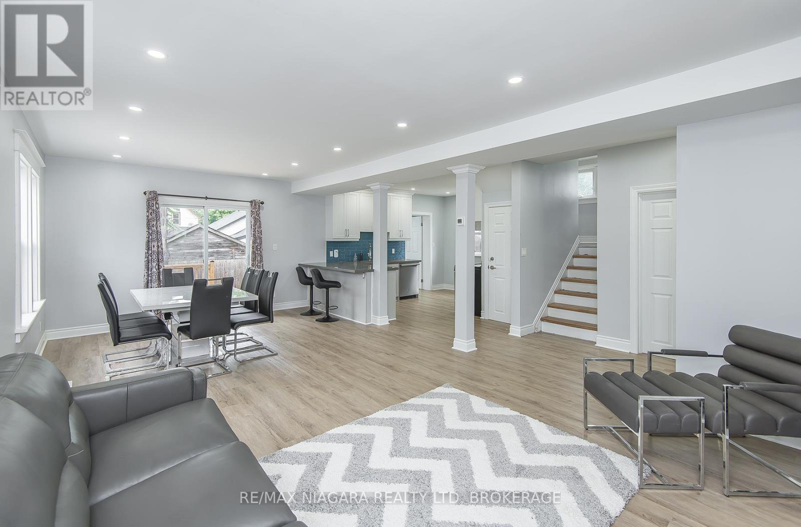 Photo 8 of 4607 Nelson Crescent, Niagara Falls ON